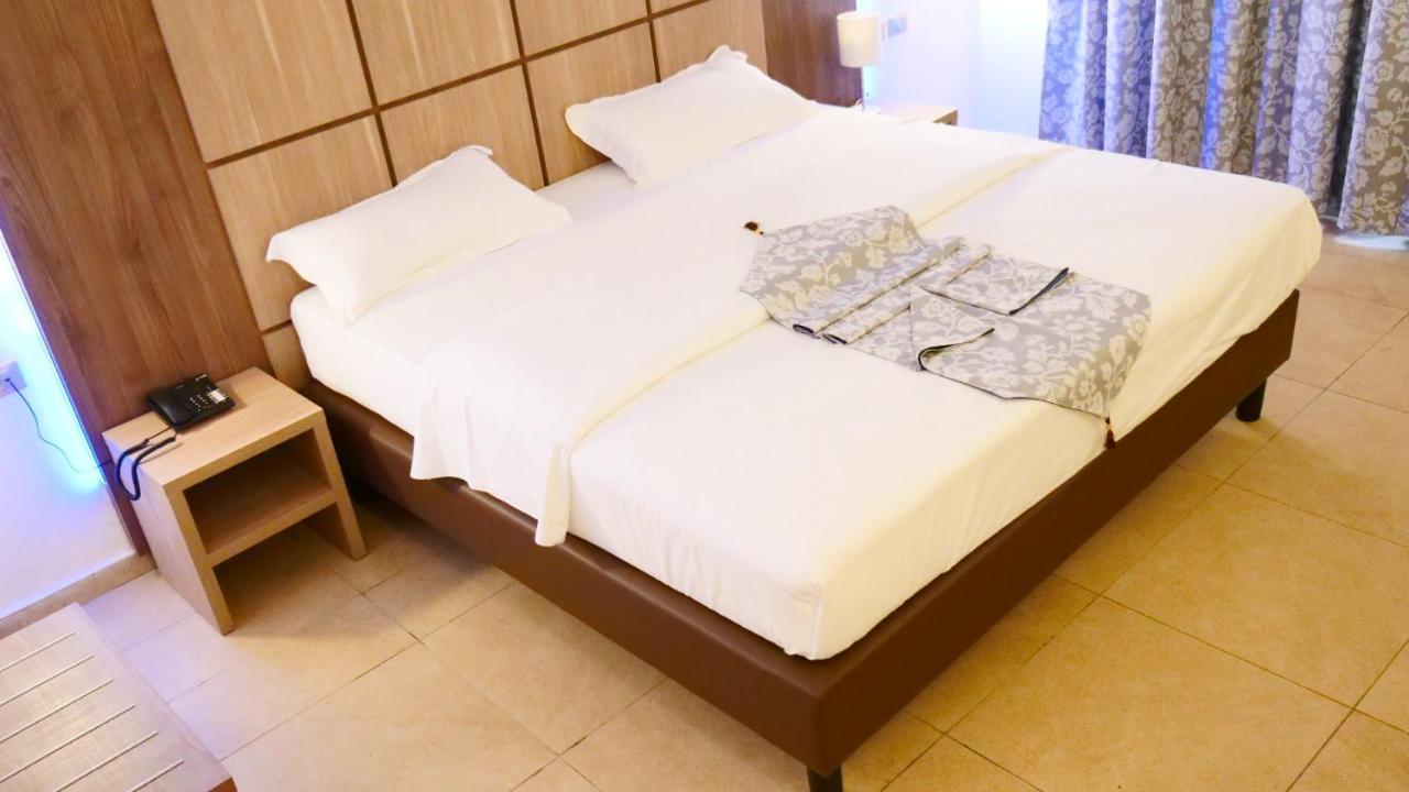 Hotel Franco Yaoundé Екстериор снимка
