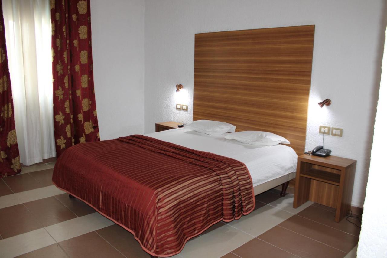 Hotel Franco Yaoundé Екстериор снимка