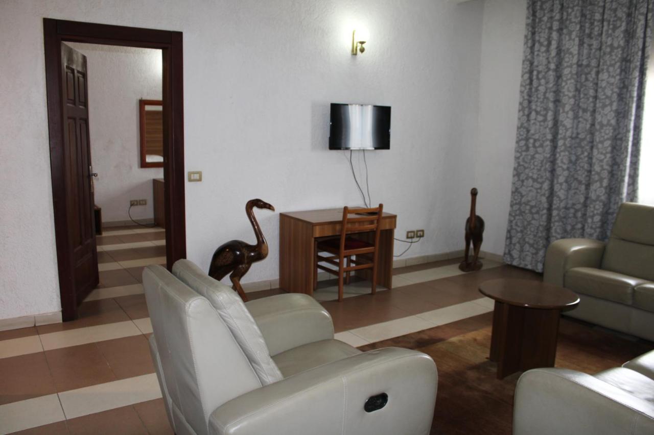 Hotel Franco Yaoundé Екстериор снимка