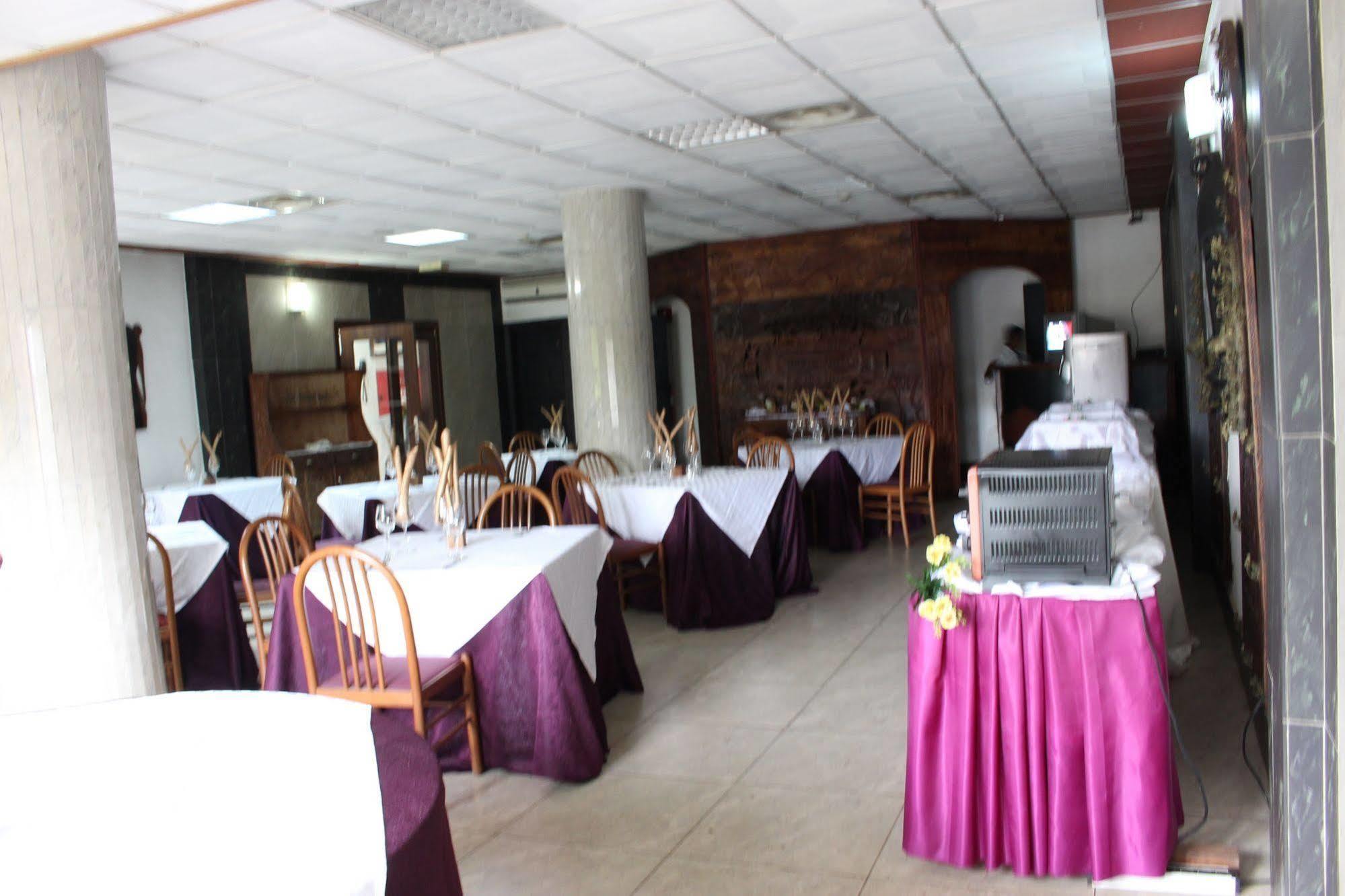 Hotel Franco Yaoundé Екстериор снимка