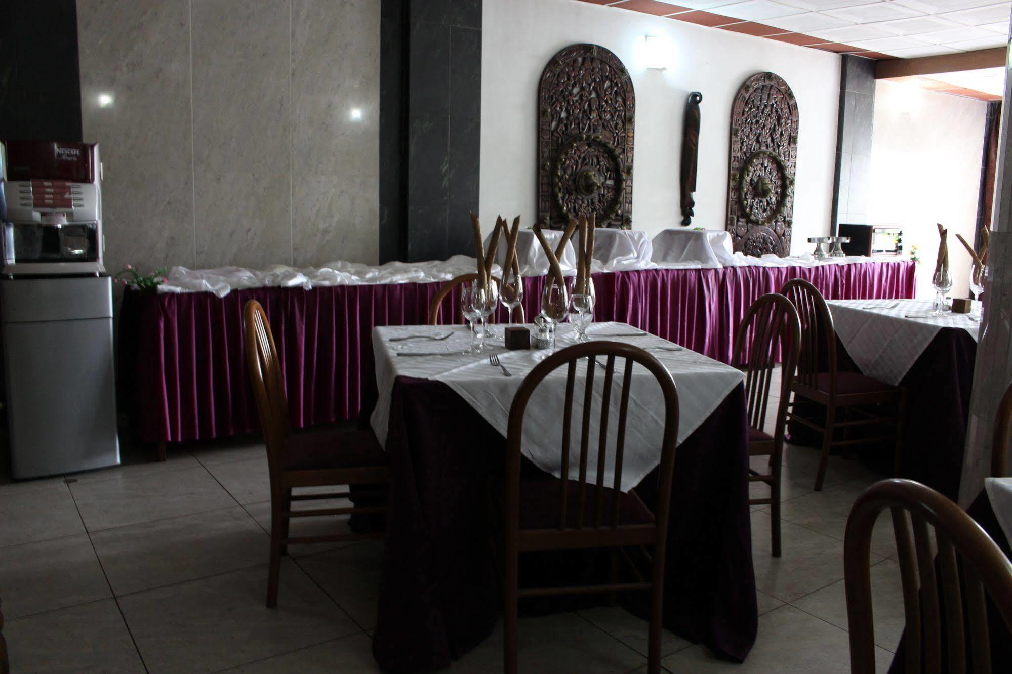 Hotel Franco Yaoundé Екстериор снимка