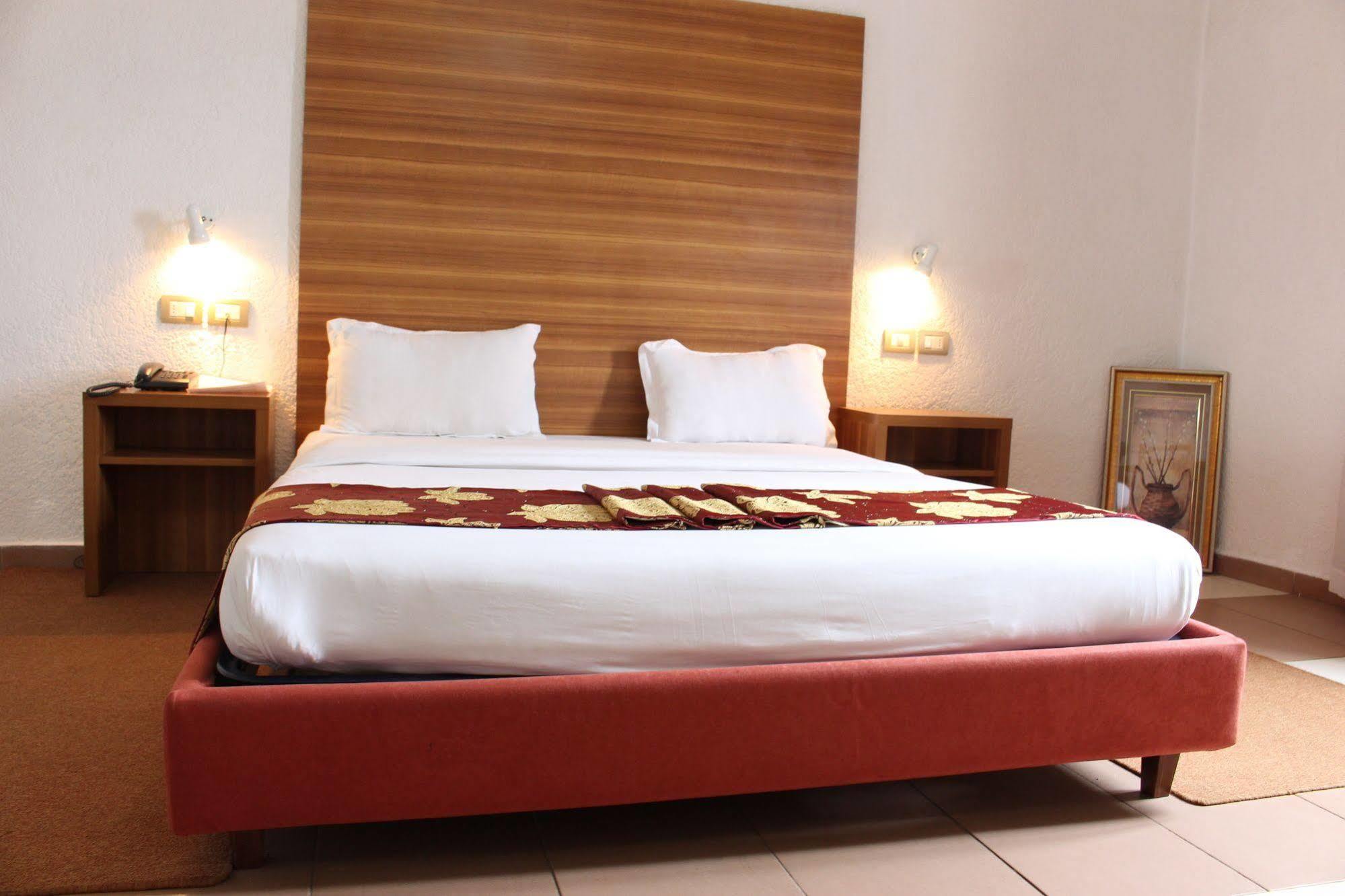 Hotel Franco Yaoundé Екстериор снимка