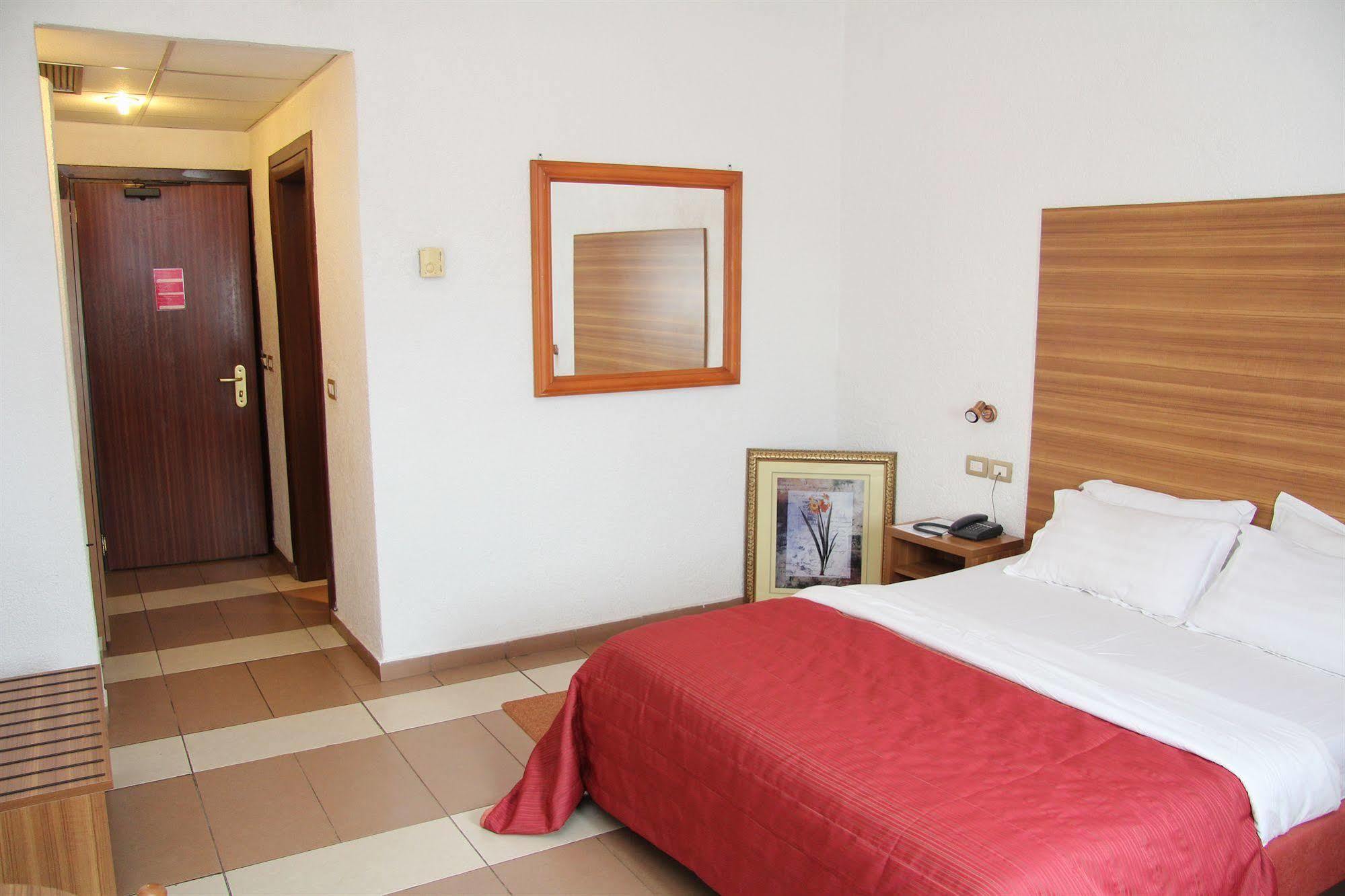 Hotel Franco Yaoundé Екстериор снимка