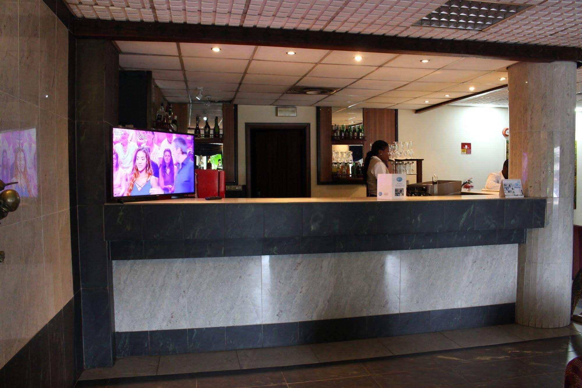 Hotel Franco Yaoundé Екстериор снимка