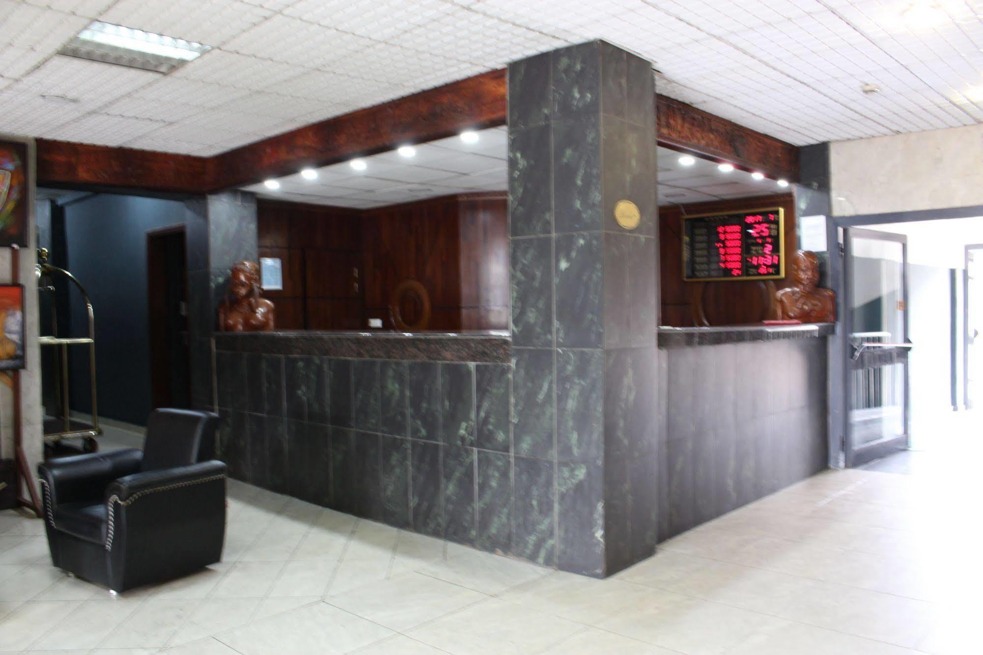 Hotel Franco Yaoundé Екстериор снимка