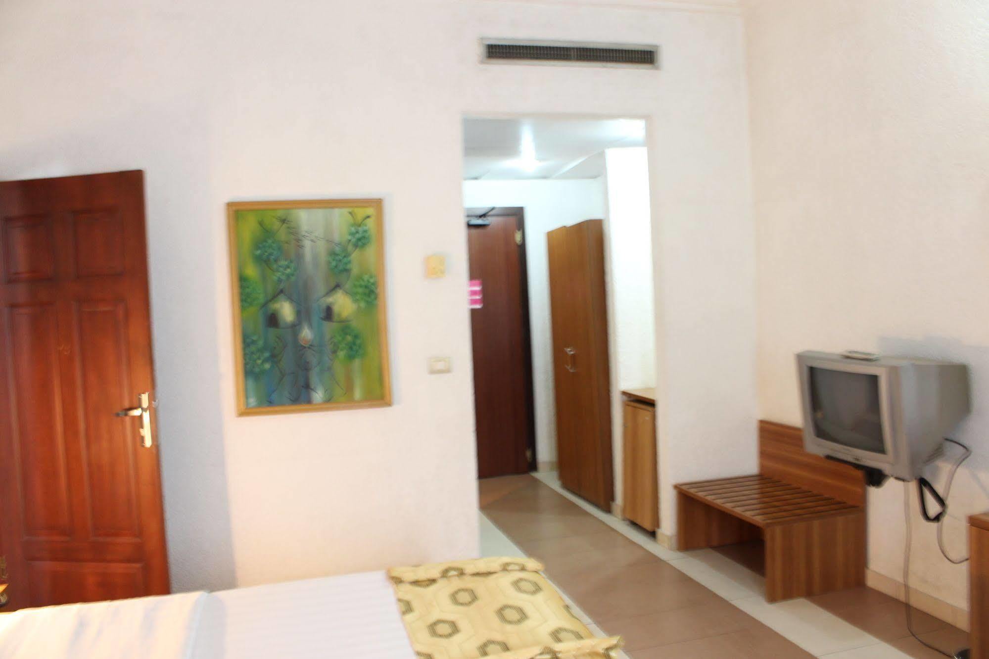 Hotel Franco Yaoundé Екстериор снимка