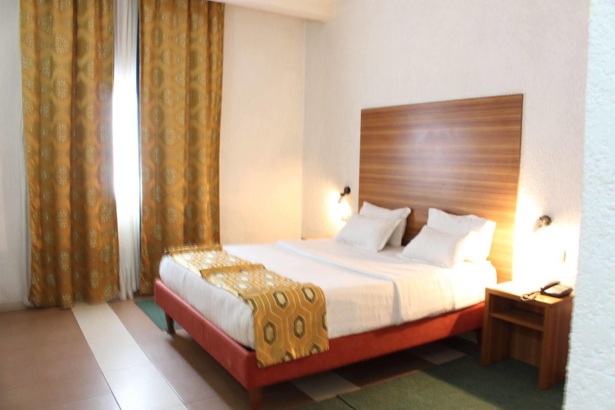 Hotel Franco Yaoundé Екстериор снимка