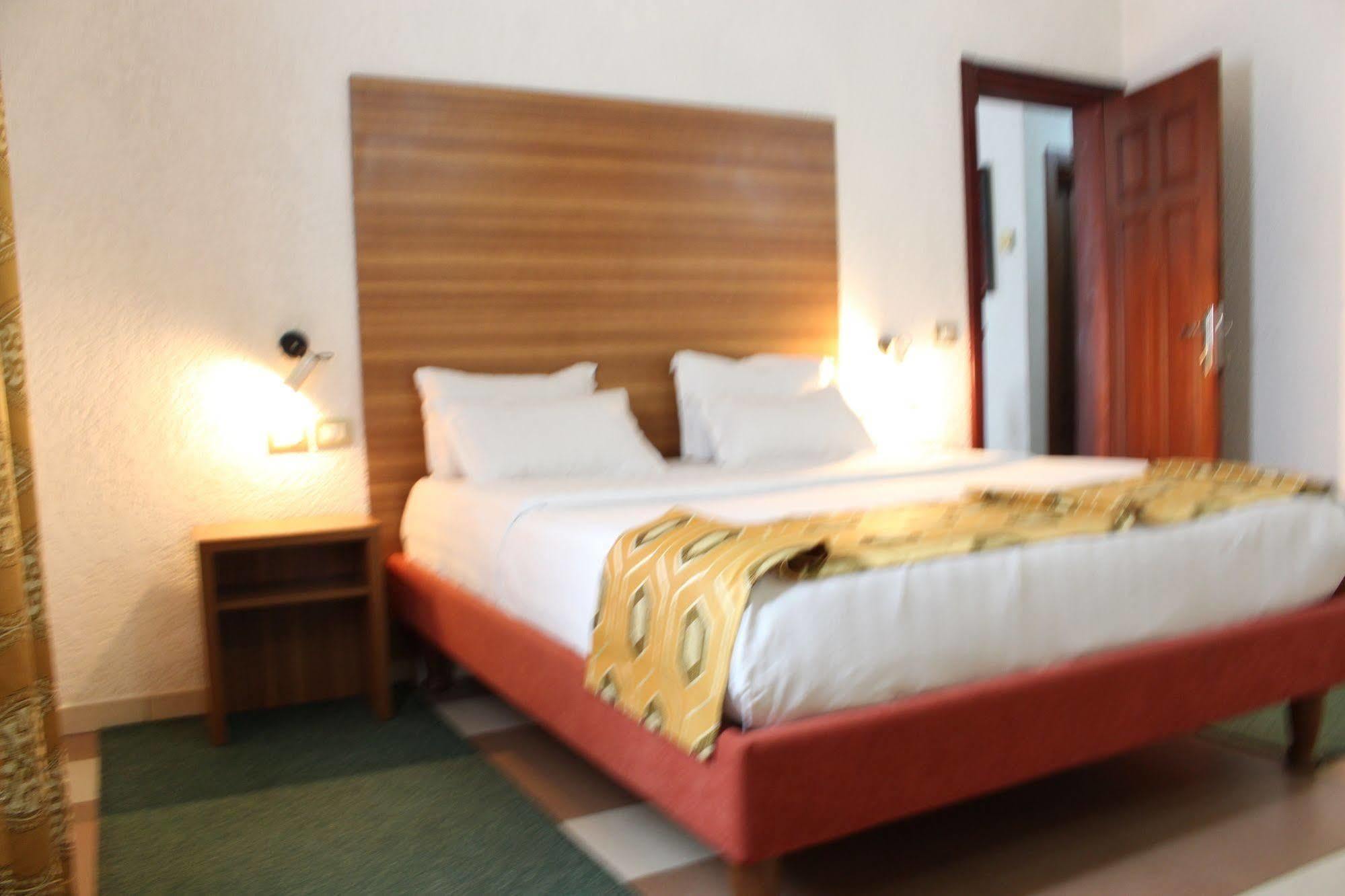 Hotel Franco Yaoundé Екстериор снимка